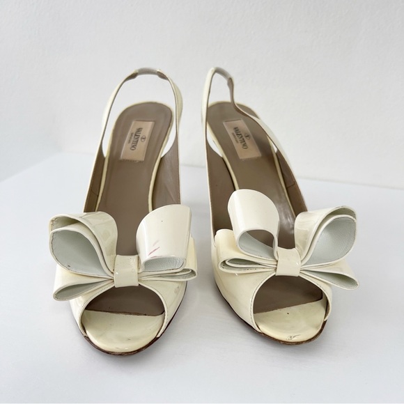 Valentino Garavani Shoes - Valentino Garavani Ivory Patent Leather Peeptoe Bow Pumps Heels 39 1/2 AS IS